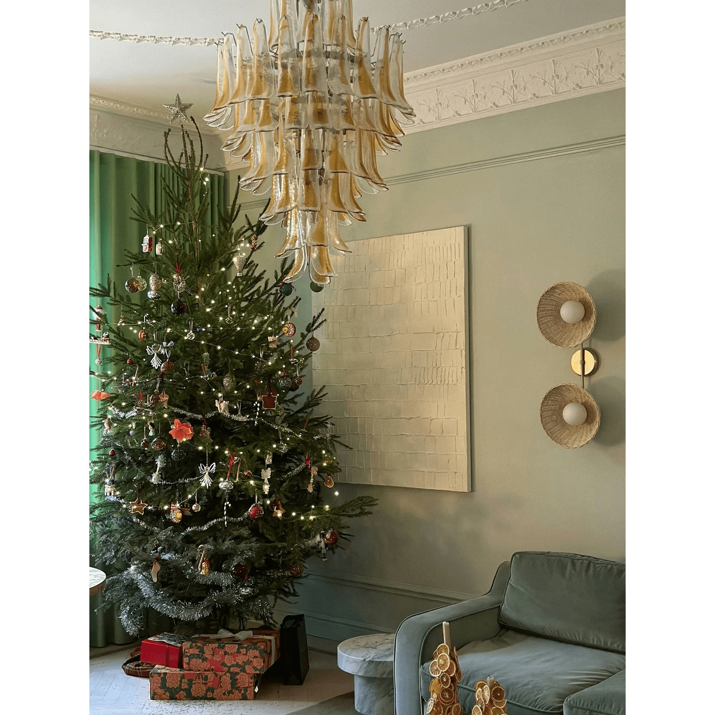 Dravina Glass Petals Pendant Lamp