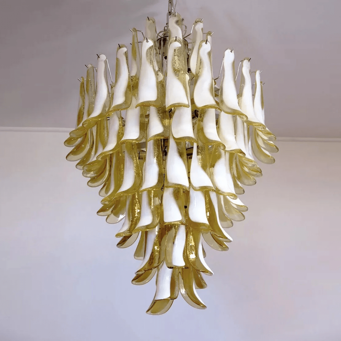 Dravina Glass Petals Pendant Lamp