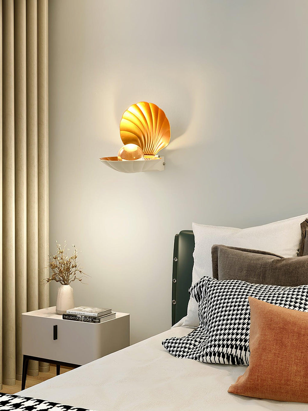 Pearl Clam Wall Light