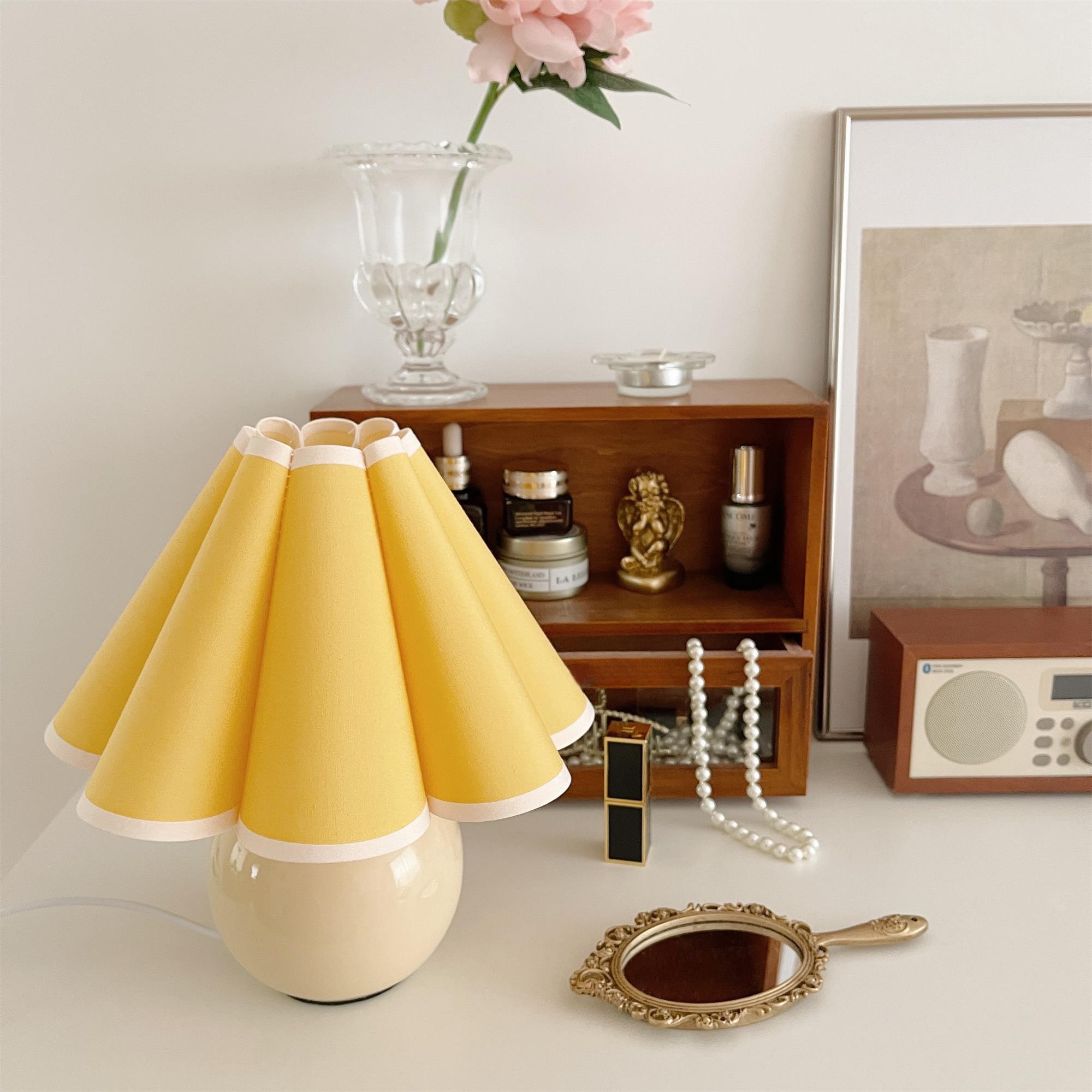 Kicsi Knife Pleat Table Lamp - ZozHome