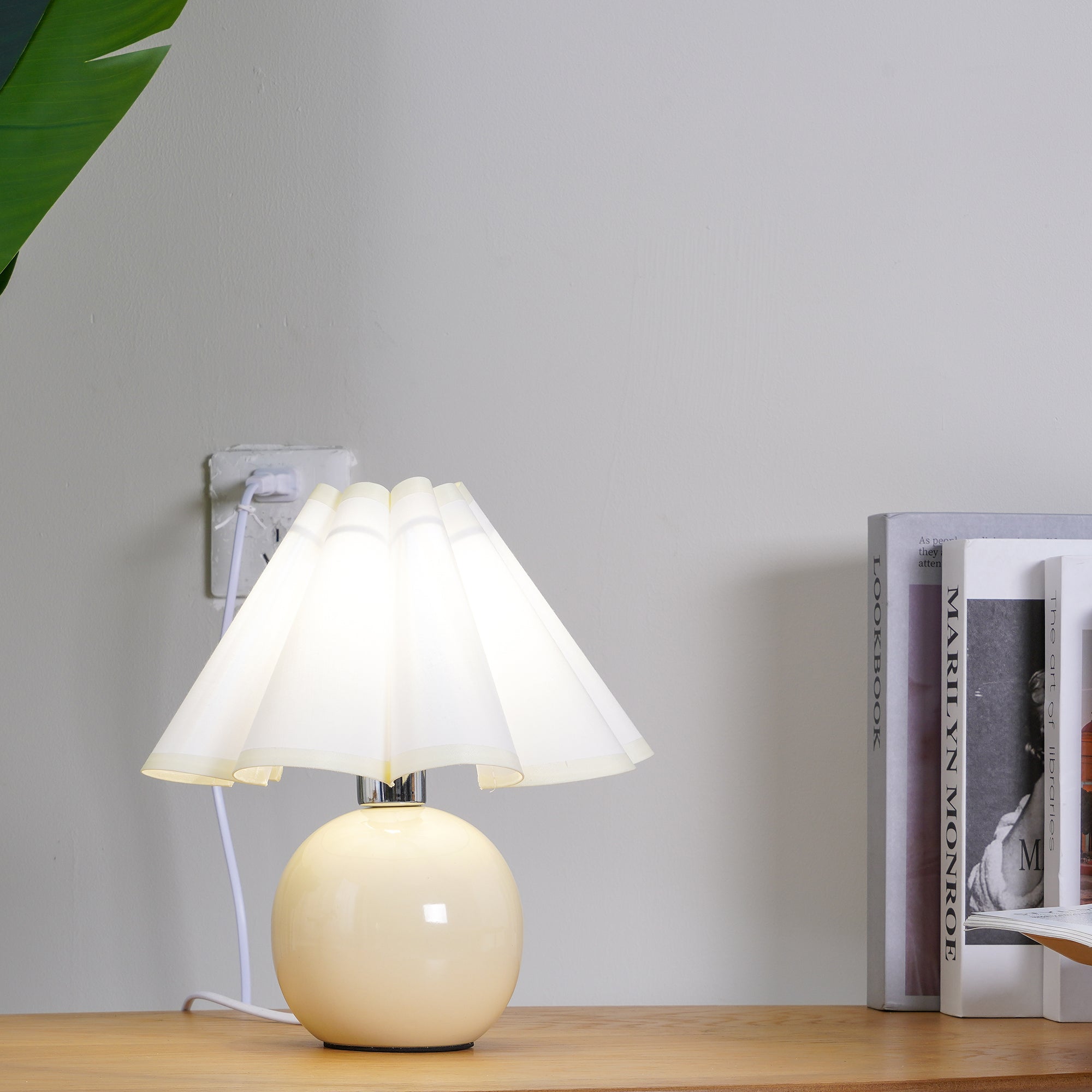 Kicsi Knife Pleat Table Lamp - ZozHome