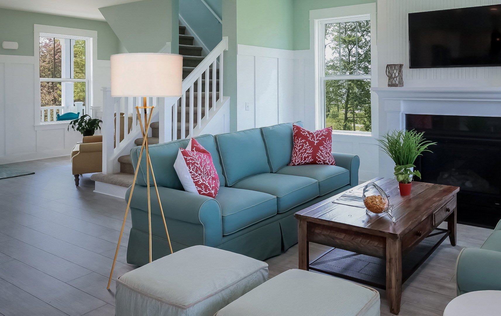 Luxe Hourglass Gold Metal Floor Lamp