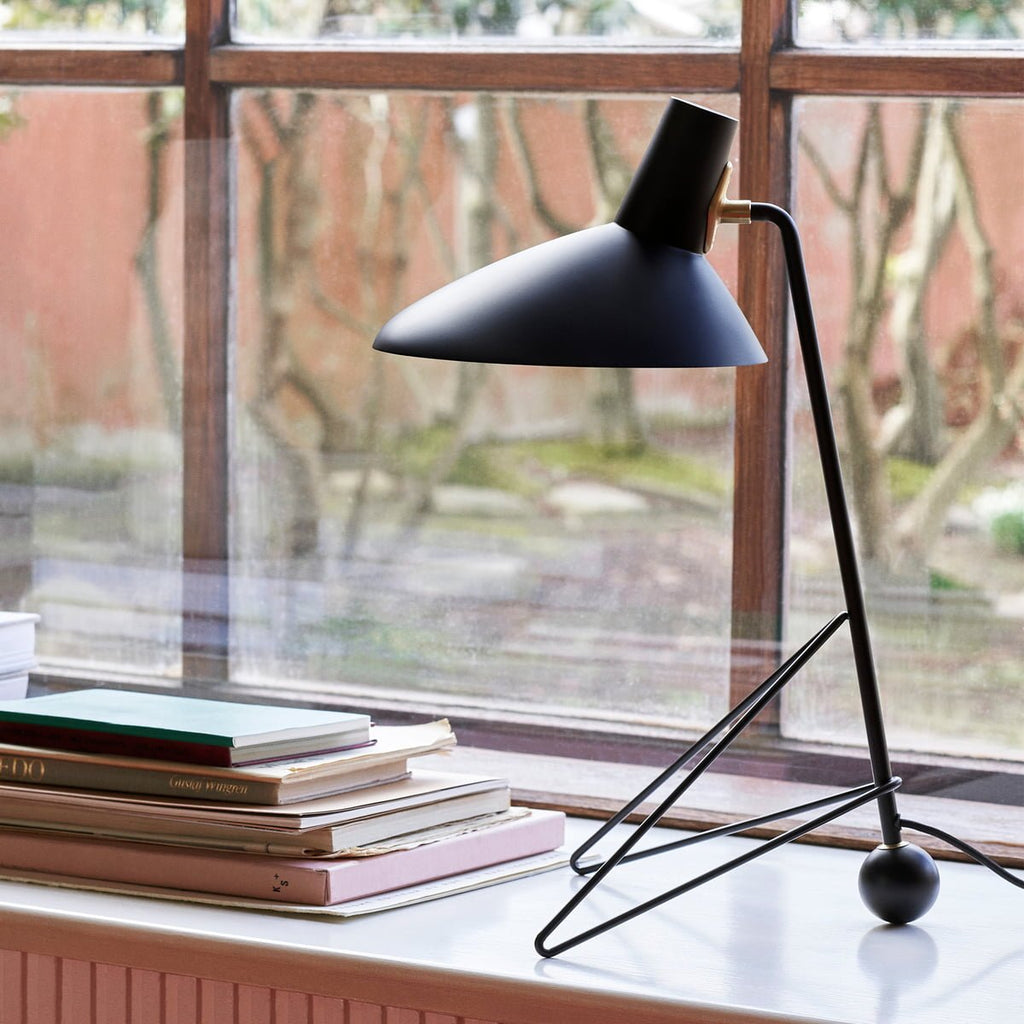 Svelte Noir Table Lamp - ZozHome