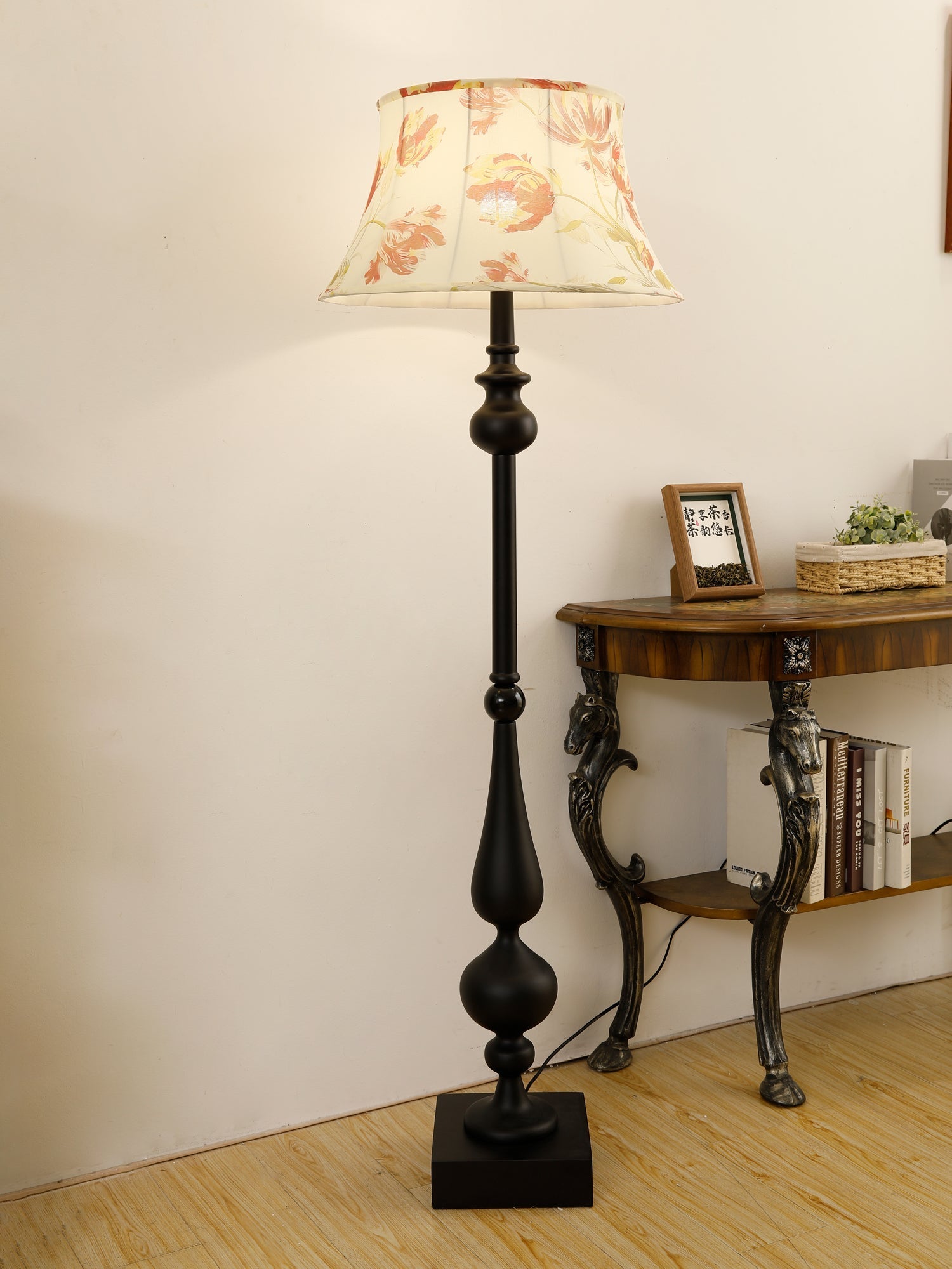 Victoria Floor Lamp - ZozHome