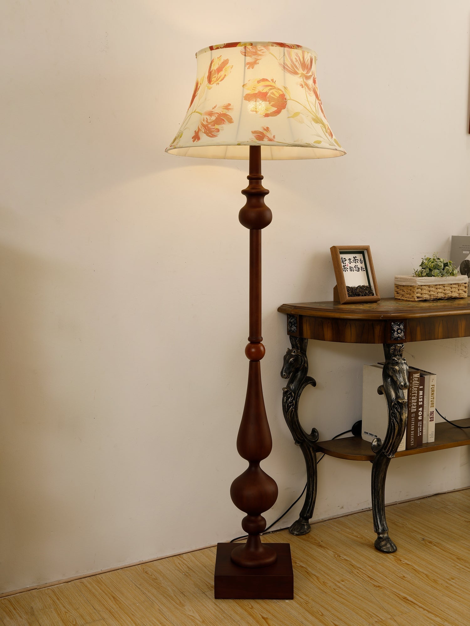 Victoria Floor Lamp - ZozHome